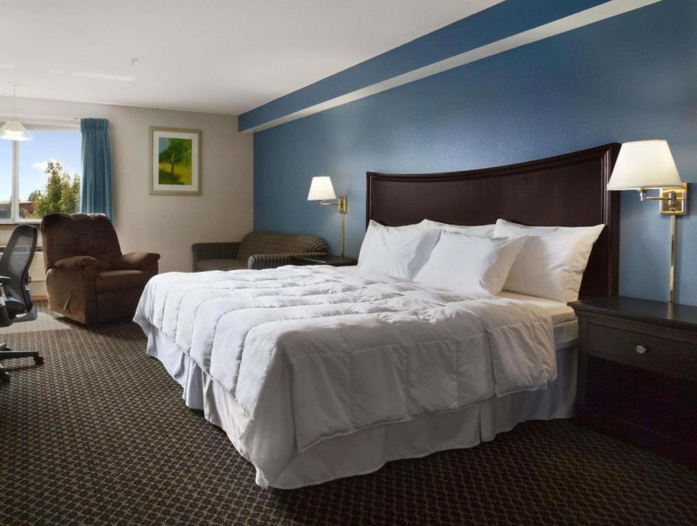 Days Inn By Wyndham Lacey Olympia Area Exteriör bild